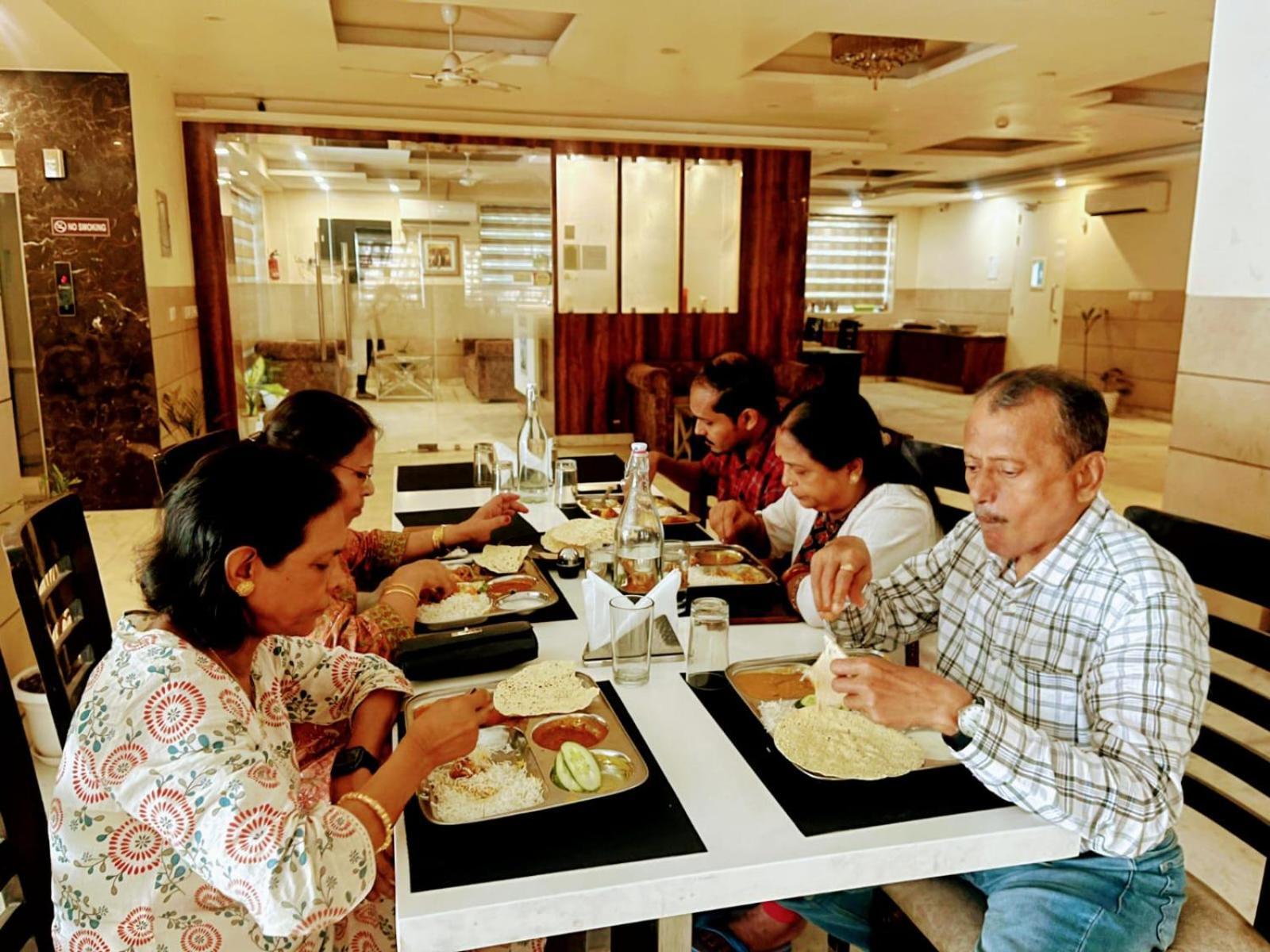 Mayda Inn- A Boutique Hotel New Delhi Bagian luar foto